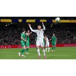 Cristiano Ronaldo recebeu o seu primeiro cartão vermelho pela seleção portuguesa Cristiano Ronaldo recebeu o seu primeiro cartão vermelho pela seleção portuguesa